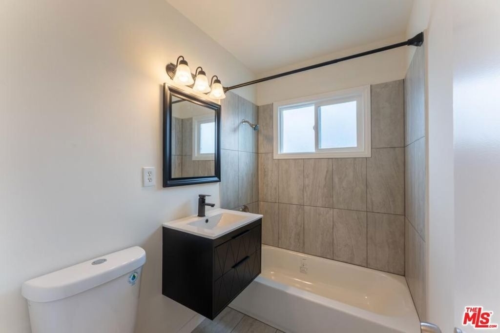 10708 1/2 Moorpark Street - Photo 8
