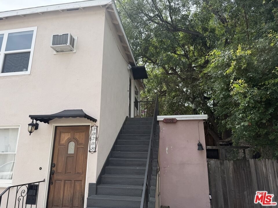 10708 1/2 Moorpark Street - Photo 11
