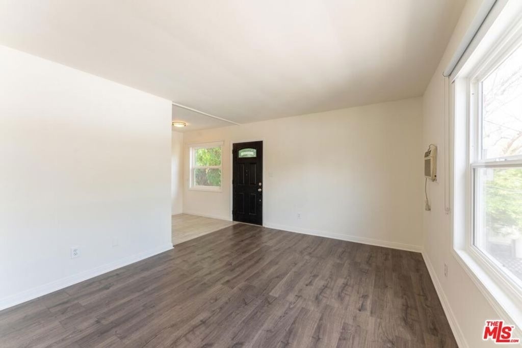 10708 1/2 Moorpark Street - Photo 2