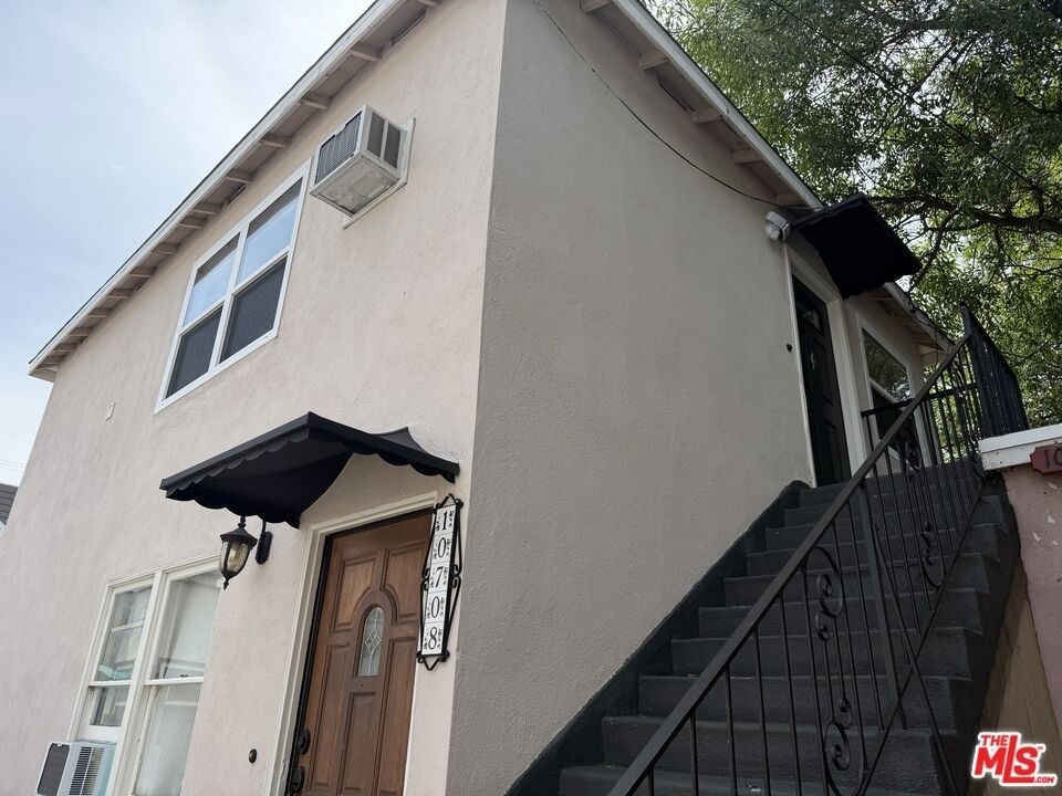 10708 1/2 Moorpark Street - Photo 12
