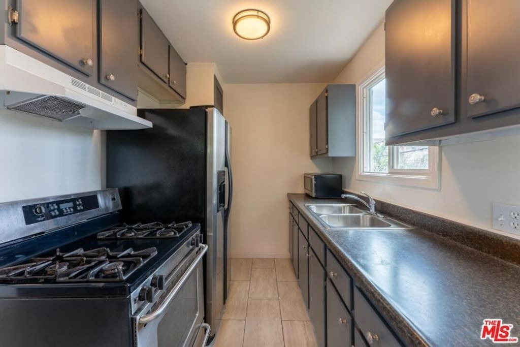 10708 1/2 Moorpark Street - Photo 5