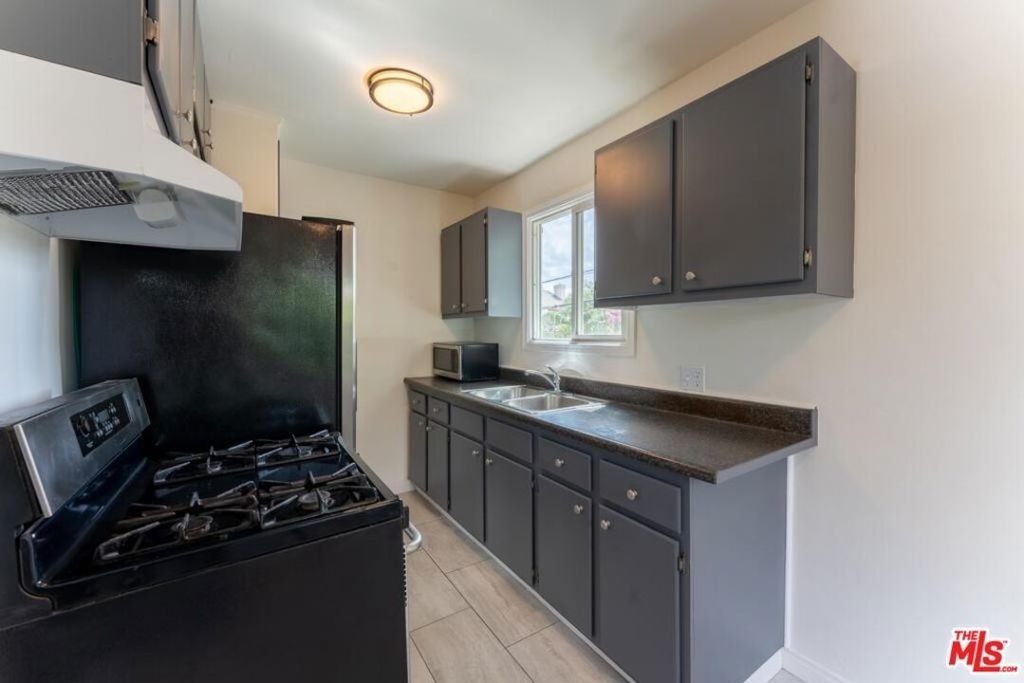 10708 1/2 Moorpark Street - Photo 6