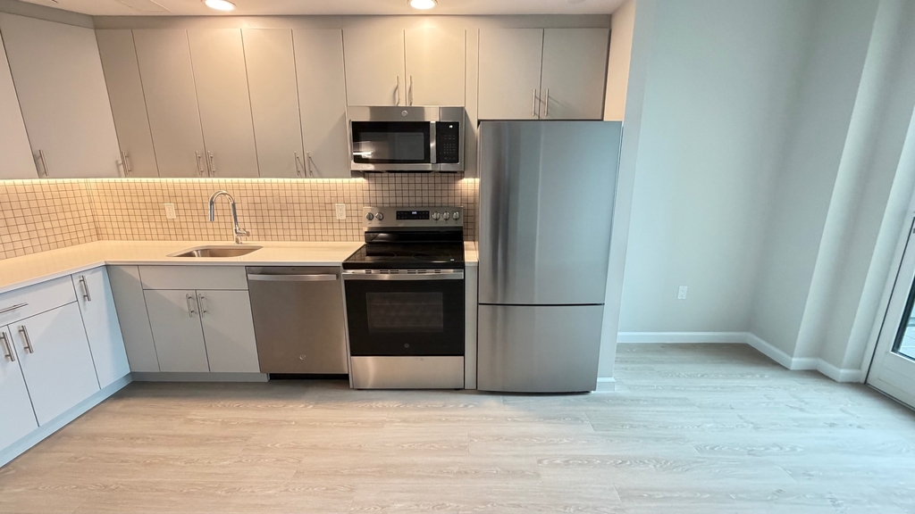 183-03 Hillside Avenue - Photo 4
