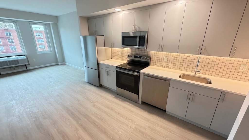 183-03 Hillside Avenue - Photo 3