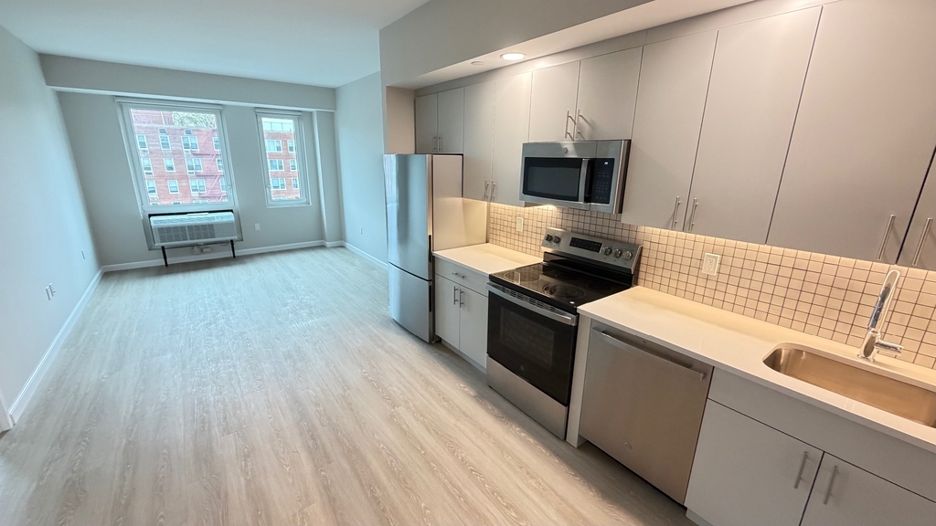 183-03 Hillside Avenue - Photo 2