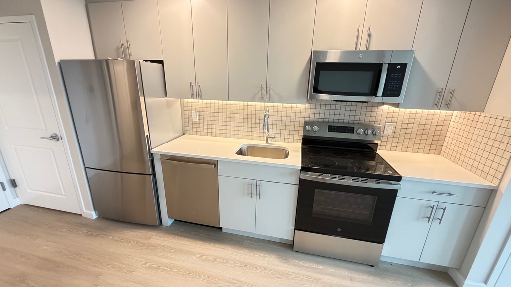 183-03 Hillside Avenue - Photo 2