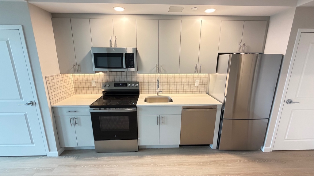 183-03 Hillside Avenue - Photo 3