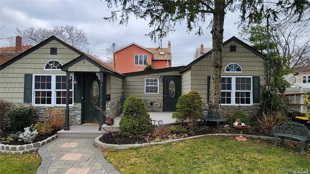 8 Roswell Ave - Photo 0