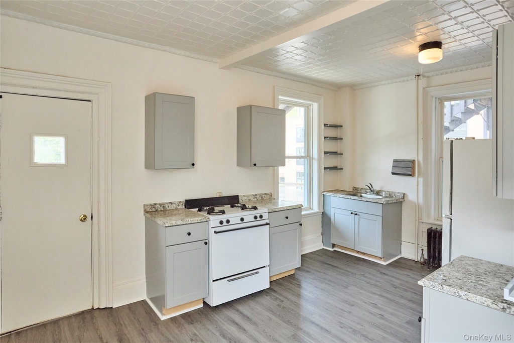 457 Main St - Photo 0