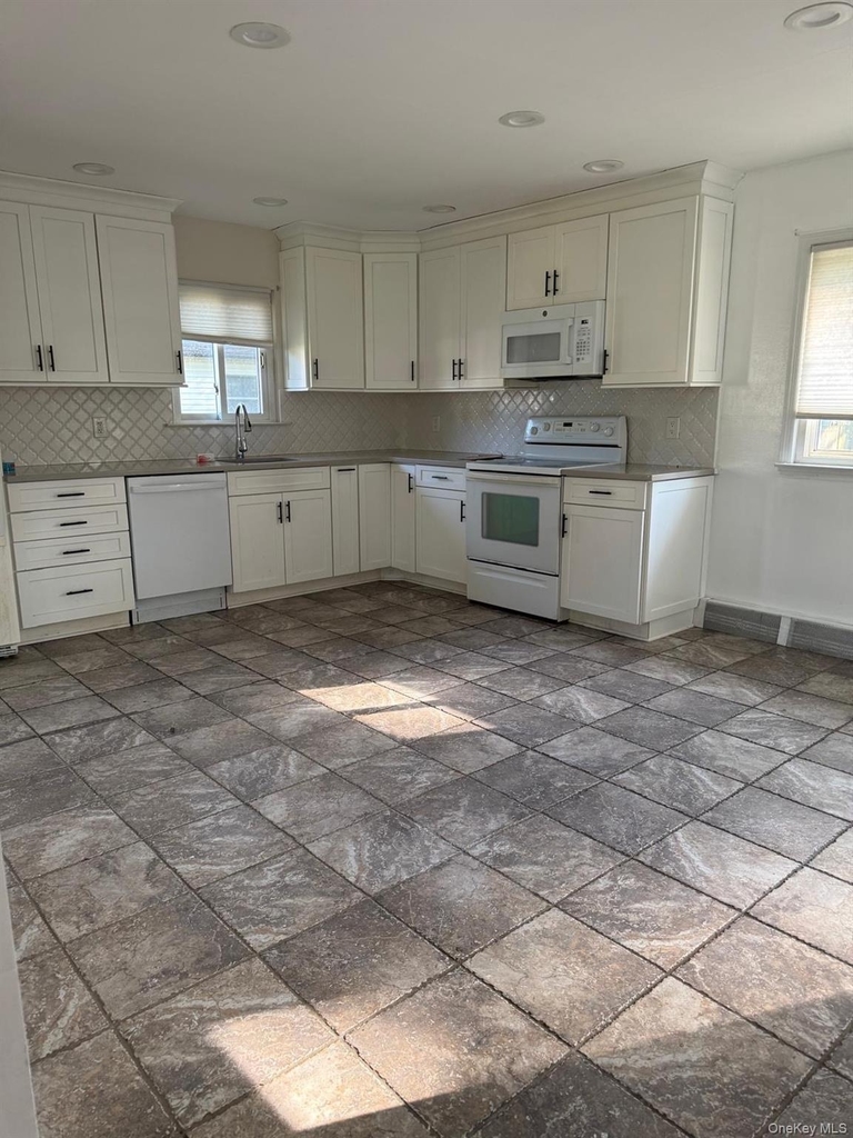 35 Auborn Avenue - Photo 2