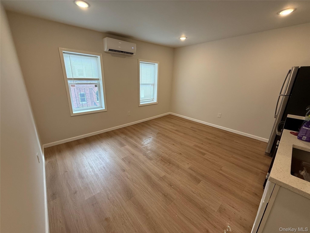 185 Broadway - Photo 5