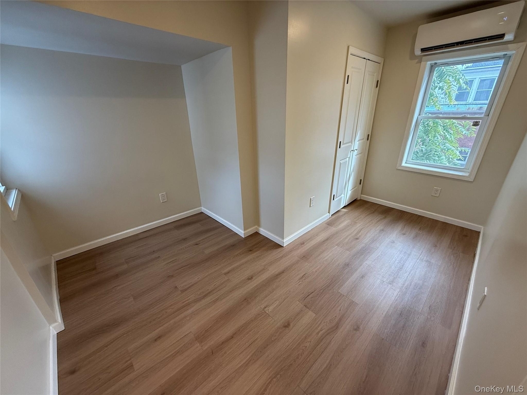 185 Broadway - Photo 2