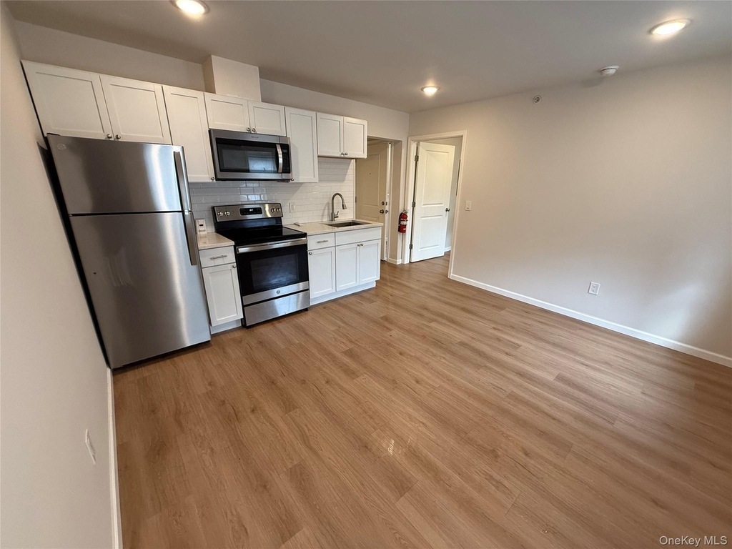 185 Broadway - Photo 1