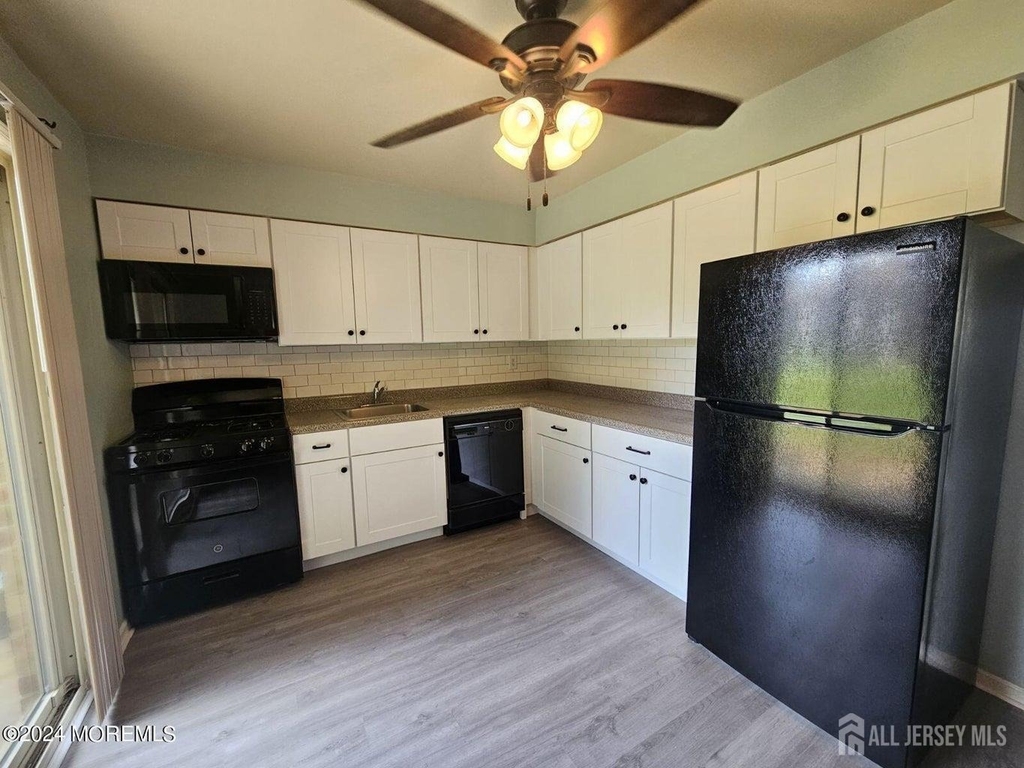 405 Cynthia Court - Photo 5