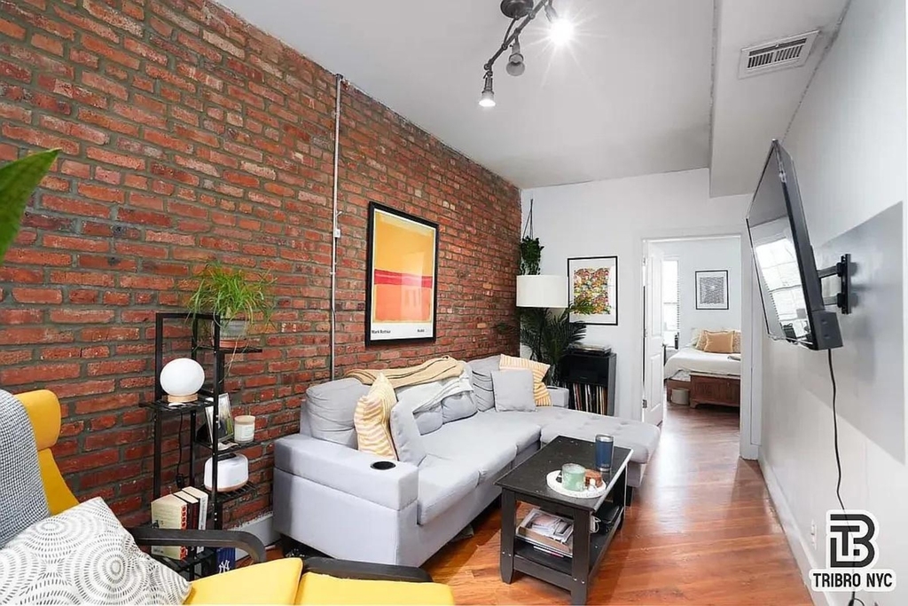 465 Chauncey Street - Photo 0