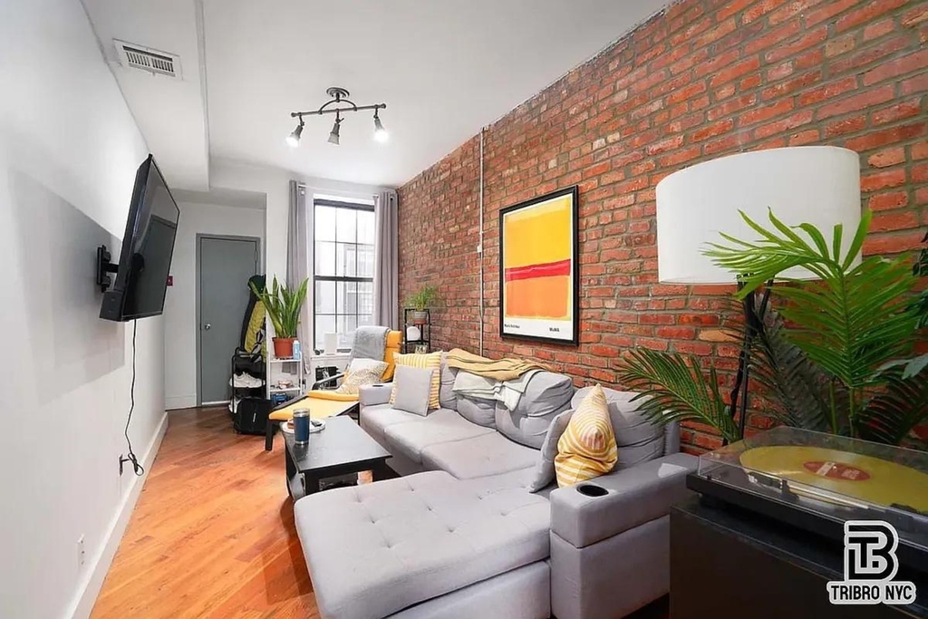 465 Chauncey Street - Photo 4
