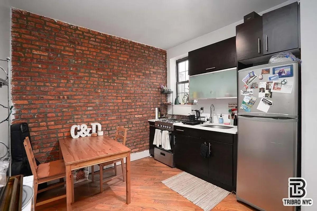 465 Chauncey Street - Photo 3