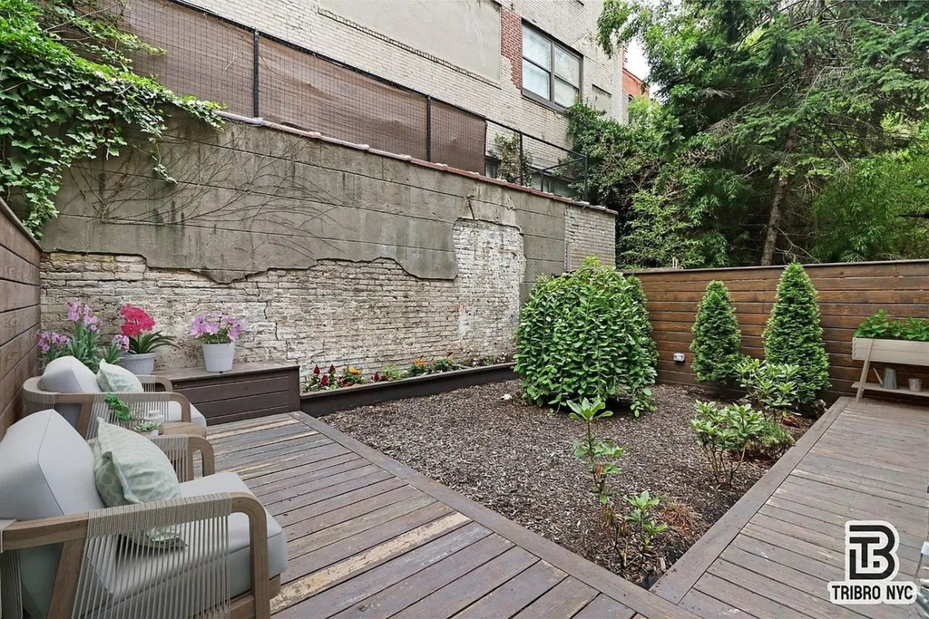 62-07 Catalpa Avenue - Photo 0