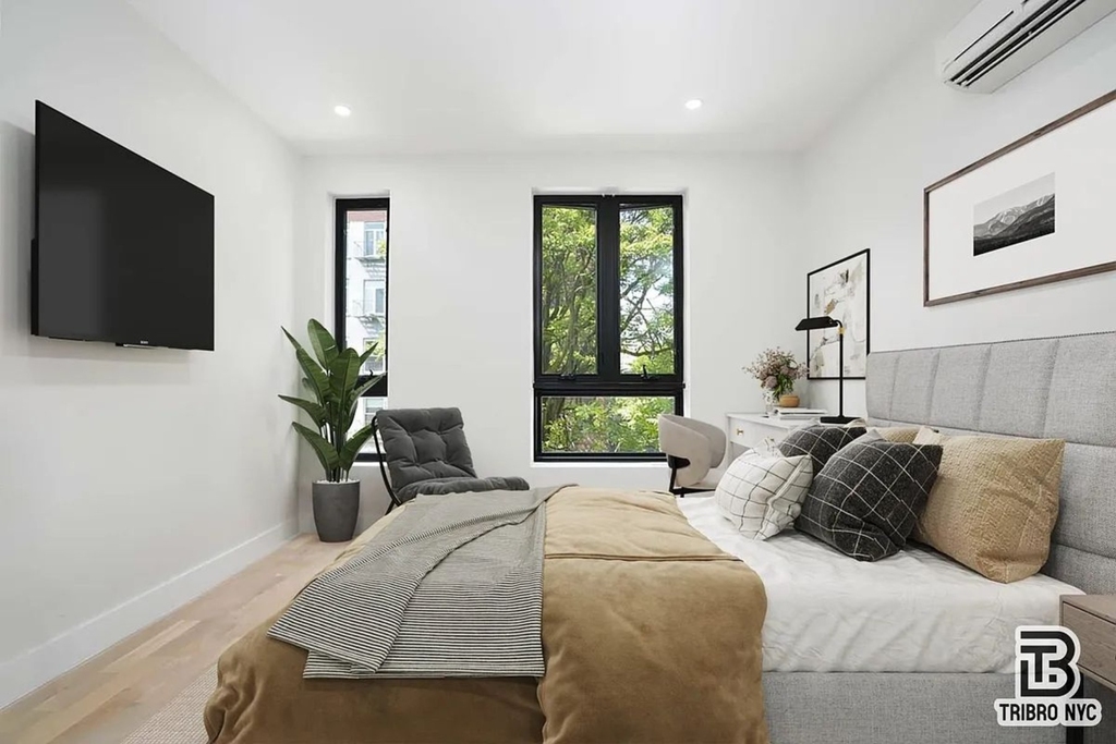 76 Bartlett Street - Photo 0