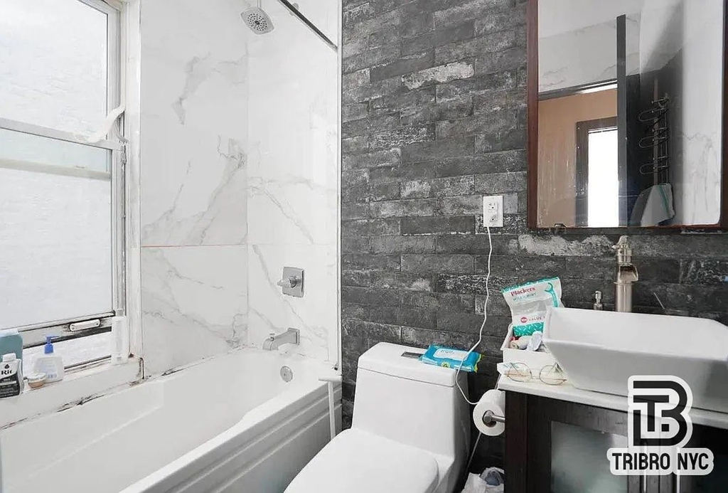 181 Greenpoint Avenue - Photo 1