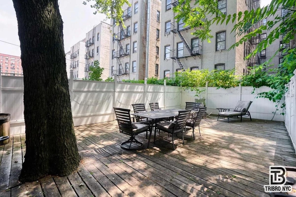 418 E 119th Street - Photo 1