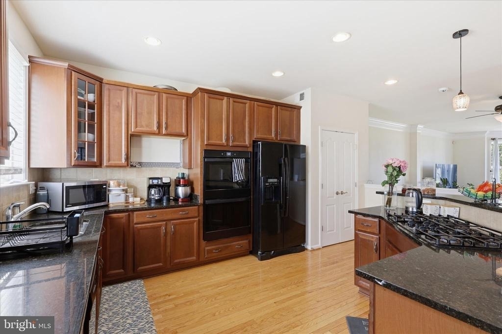 20925 Houseman Terrace - Photo 18