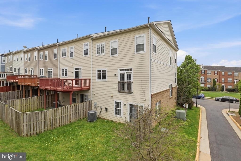 20925 Houseman Terrace - Photo 5