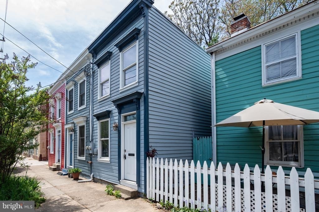 312 N Henry Street - Photo 1