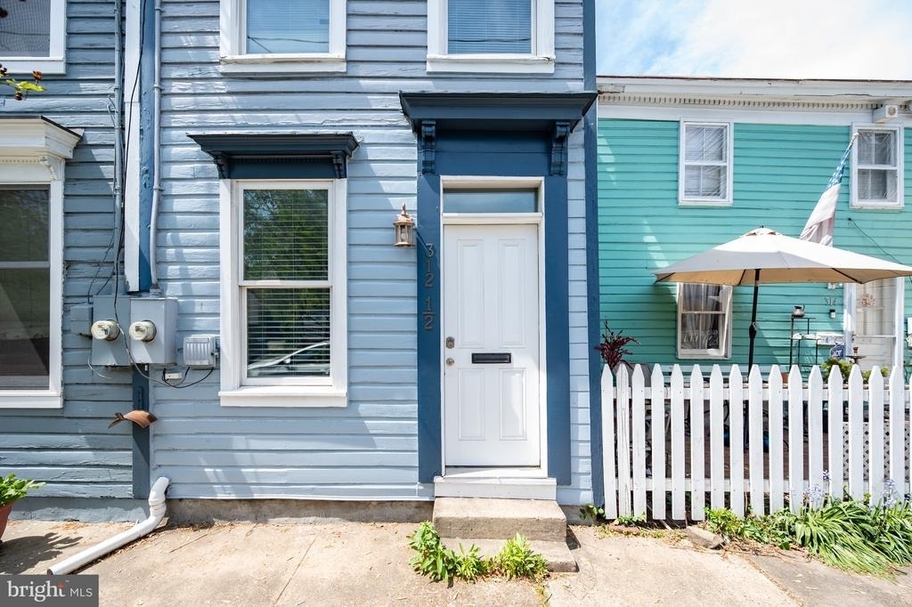 312 N Henry Street - Photo 3