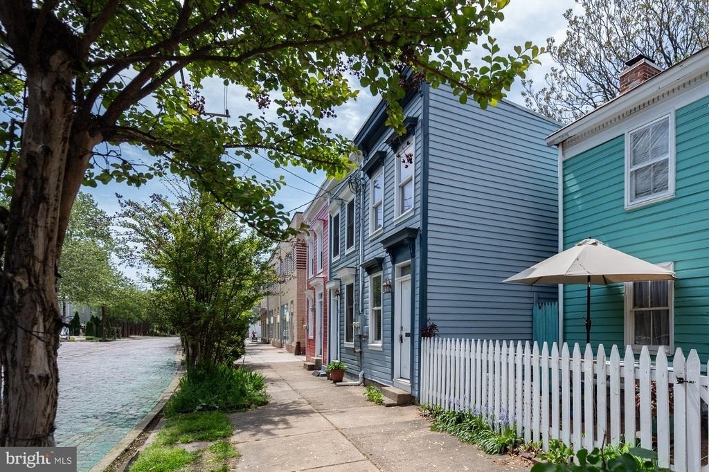312 N Henry Street - Photo 2