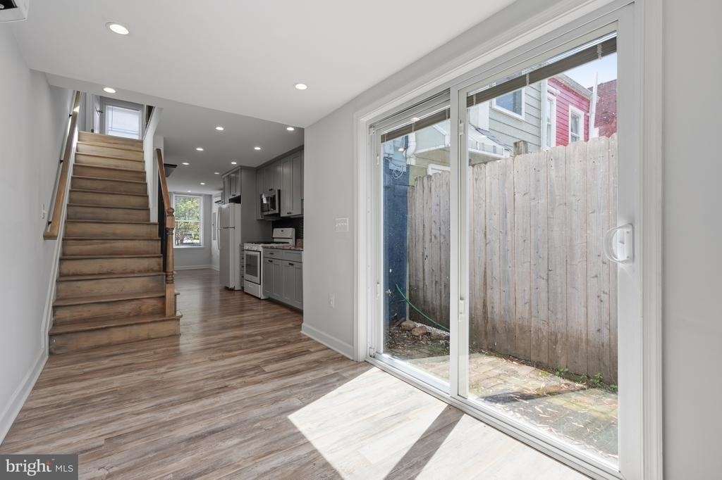 312 N Henry Street - Photo 12
