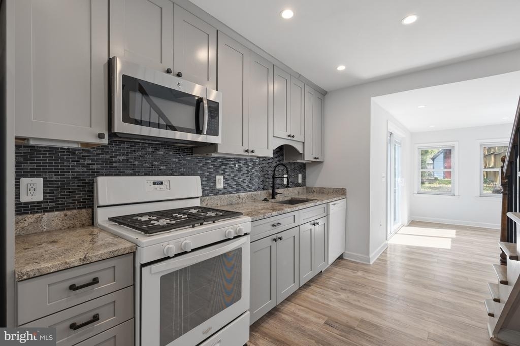 312 N Henry Street - Photo 8