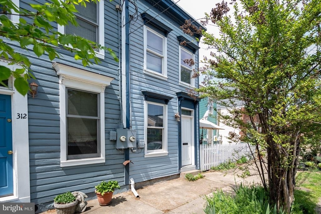 312 N Henry Street - Photo 0