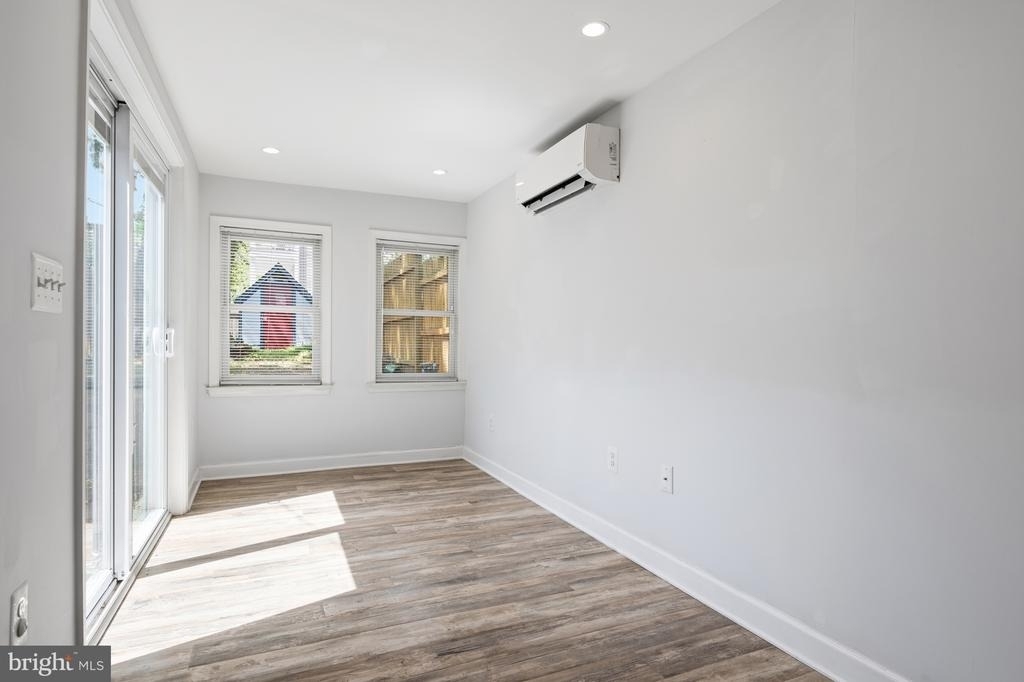 312 N Henry Street - Photo 13
