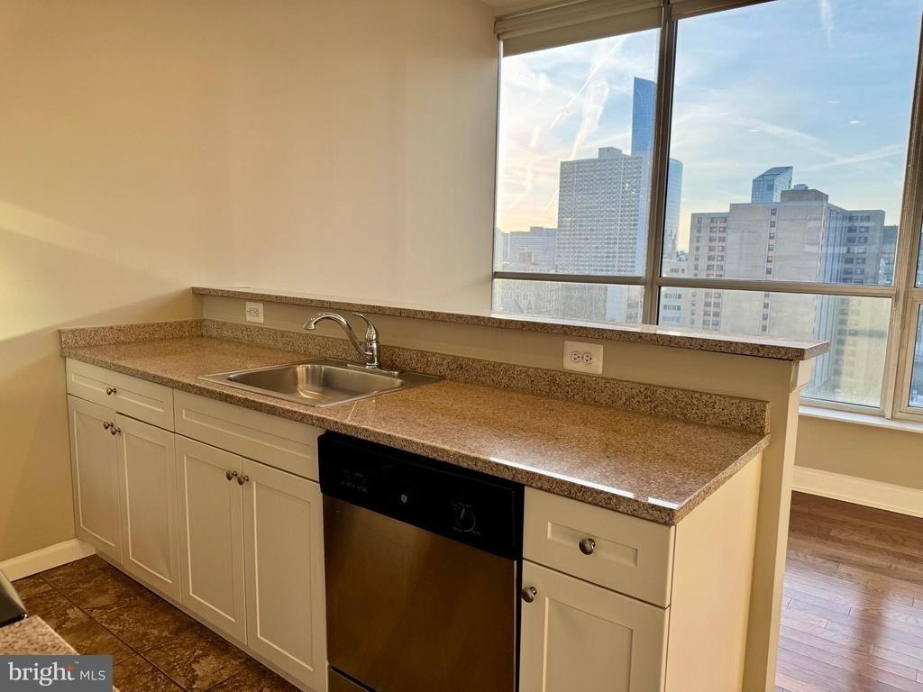 2040 Market - Photo 6