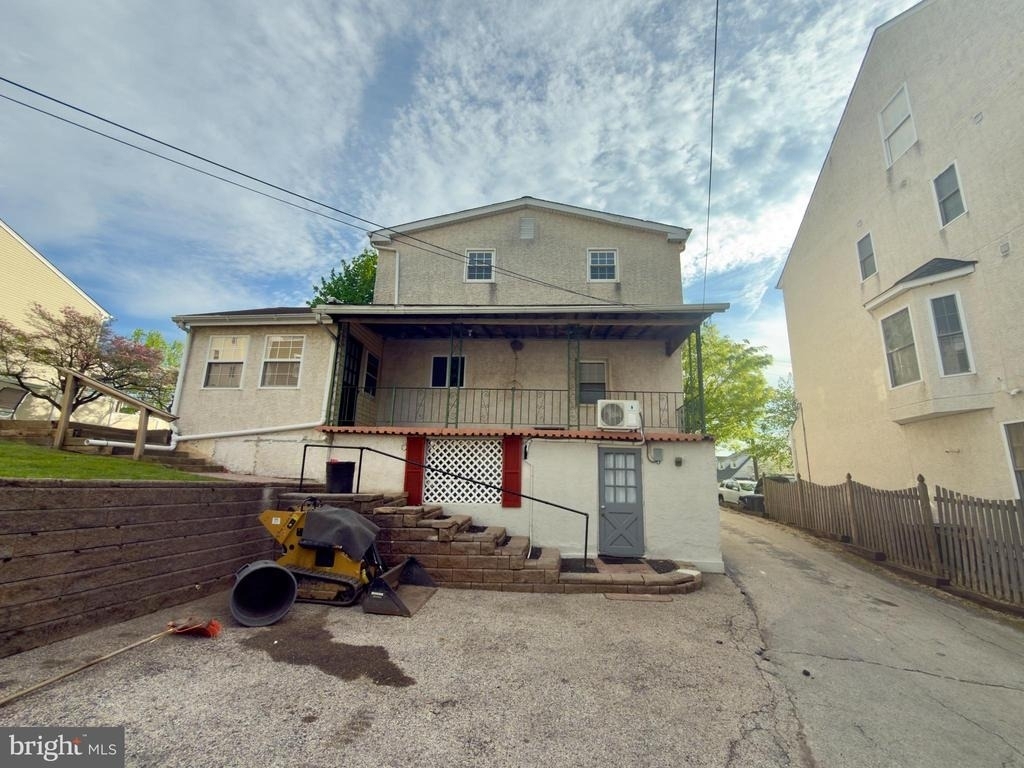 422 W 6th Avenue - Photo 2
