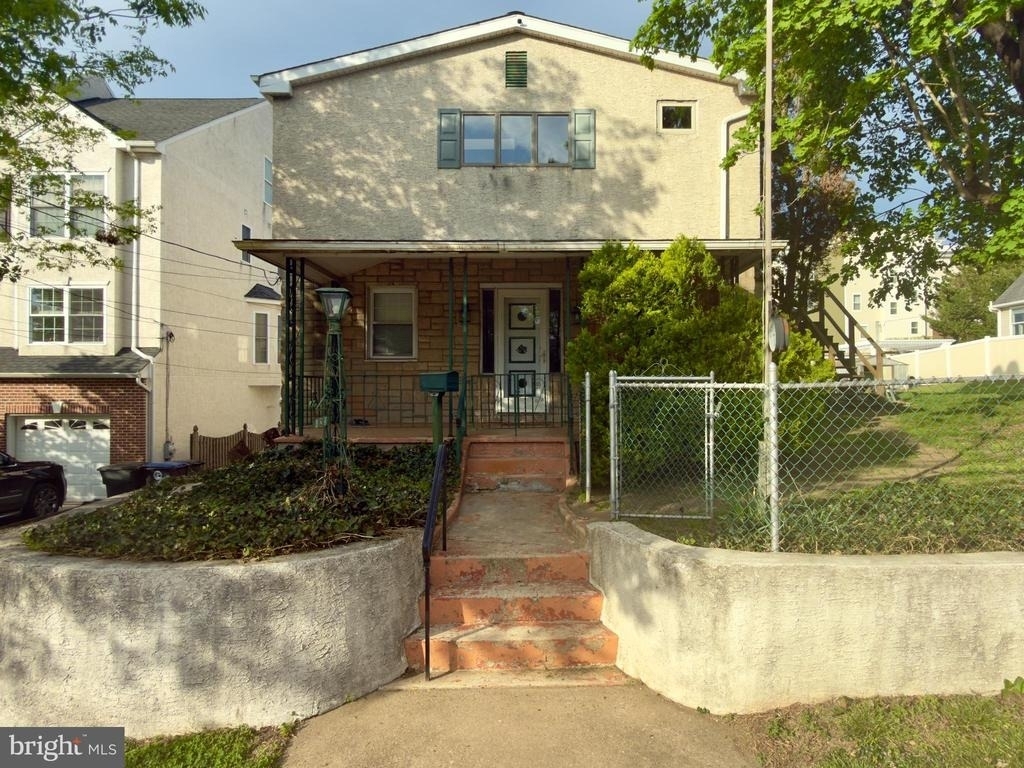 422 W 6th Avenue - Photo 0