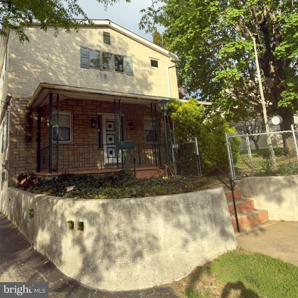 422 W 6th Avenue - Photo 1