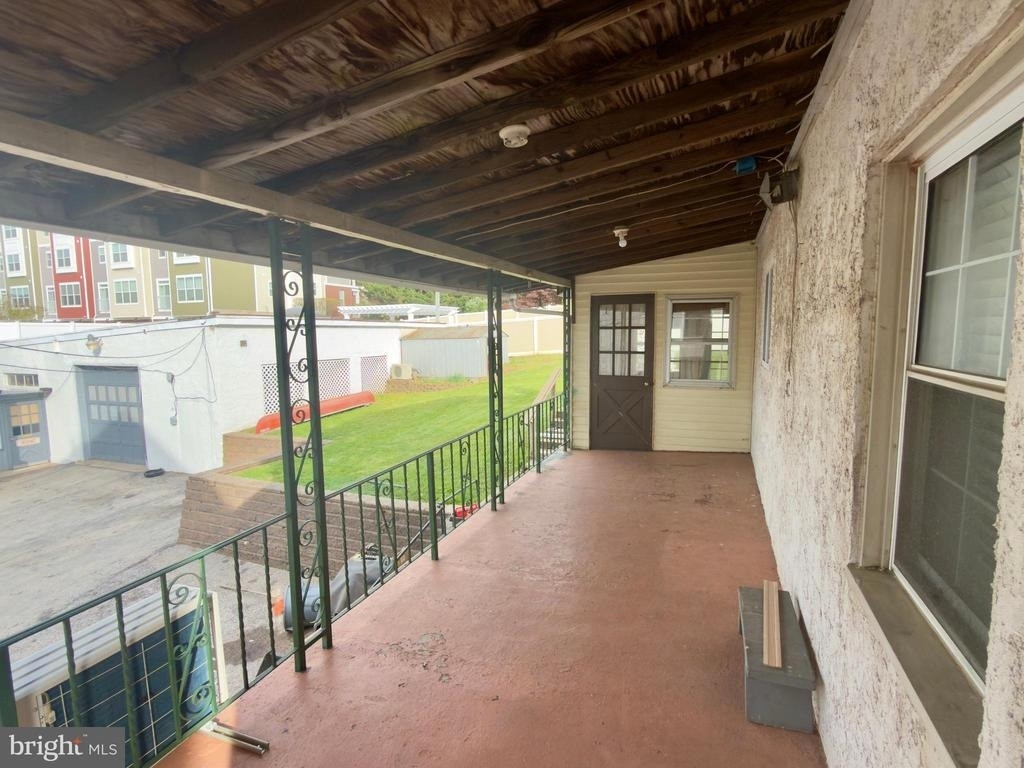 422 W 6th Avenue - Photo 9