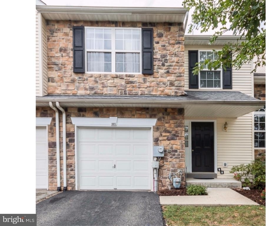 805 Rosehill Drive - Photo 0