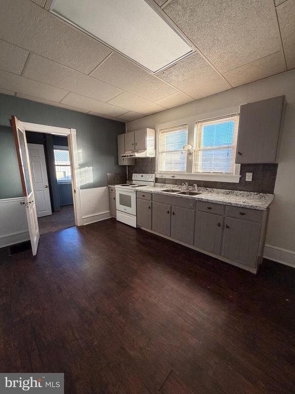 212 Helms Avenue - Photo 3