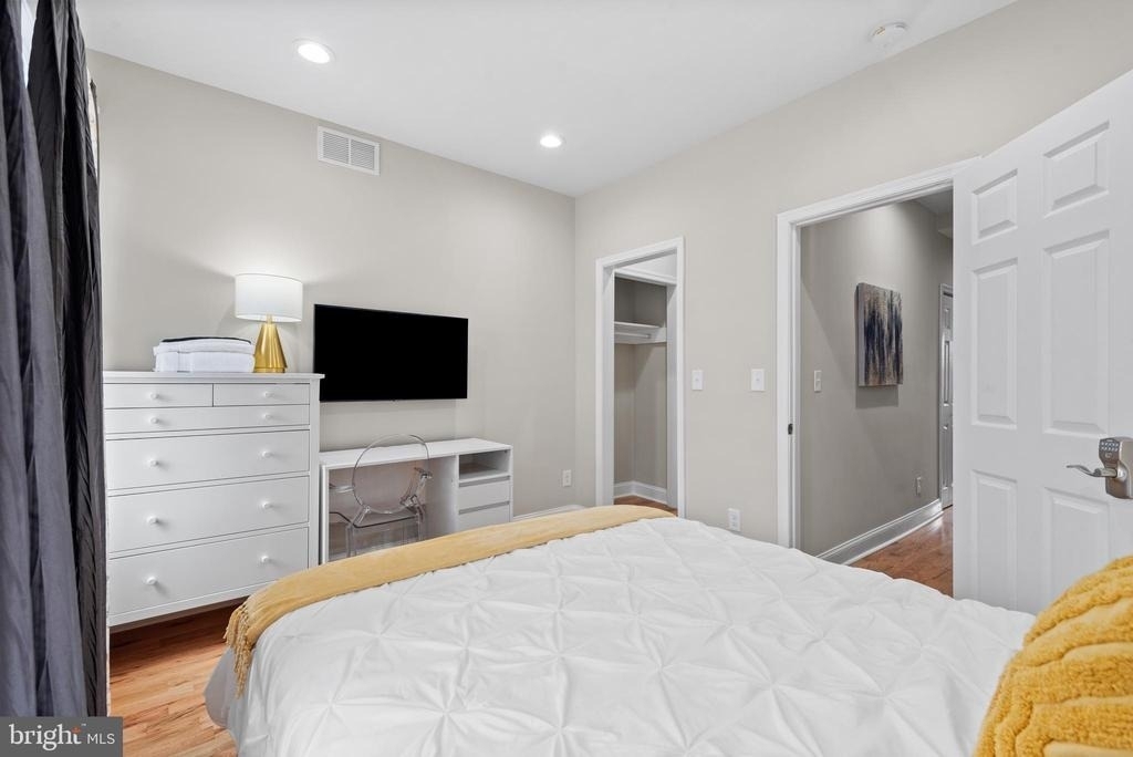 2219 E Chase Street - Photo 25
