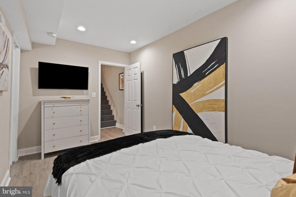 2219 E Chase Street - Photo 67