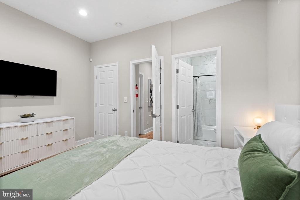 2219 E Chase Street - Photo 16