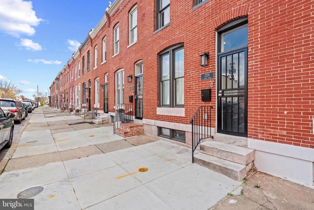 2219 E Chase Street - Photo 1