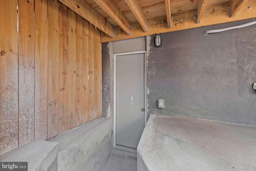 2219 E Chase Street - Photo 73