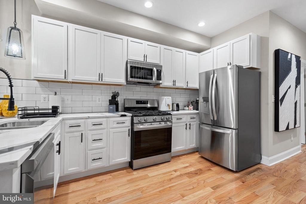 2219 E Chase Street - Photo 5