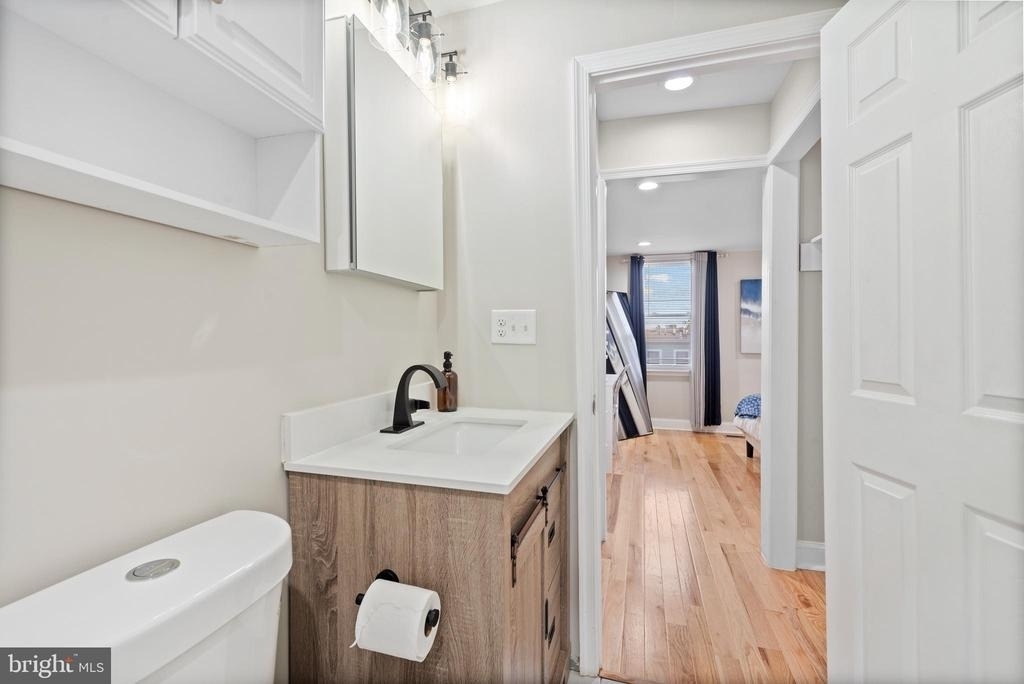 2219 E Chase Street - Photo 34