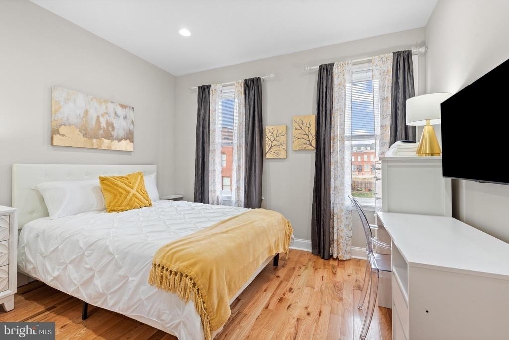 2219 E Chase Street - Photo 21