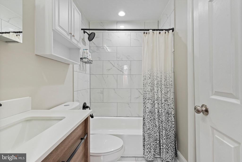 2219 E Chase Street - Photo 27